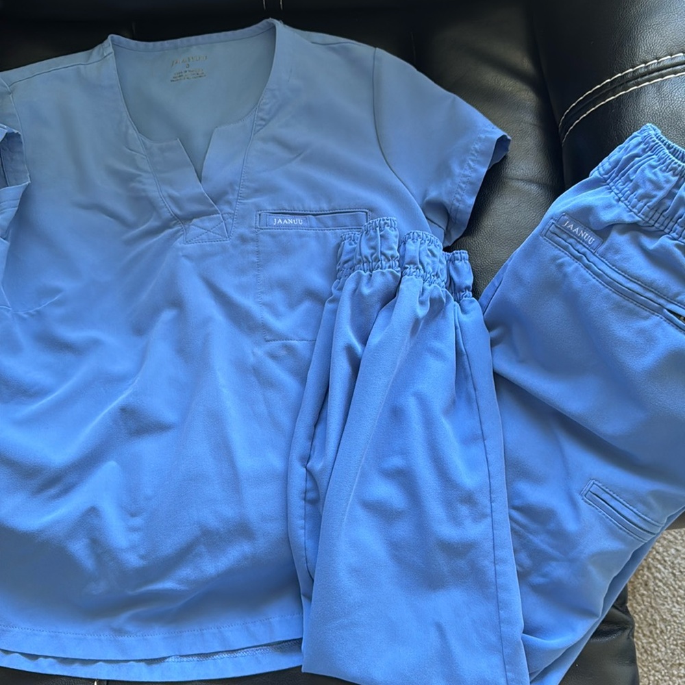 Jaanuu blue scrub set